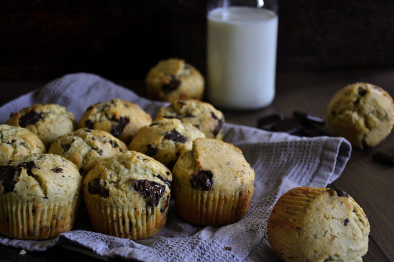 MUFFIN ALLO YOGURT E PEZZI DI CIOCCOLATO