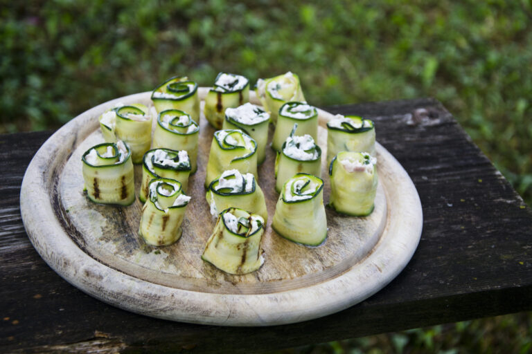 ROTOLINI DI ZUCCHINE CON FORMAGGIO E PROSCIUTTO